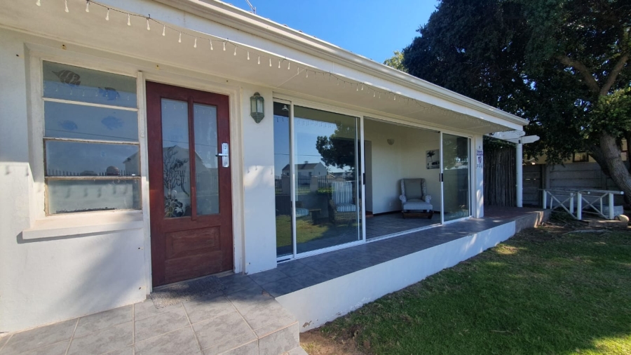 4 Bedroom Property for Sale in Stompneus Bay Western Cape